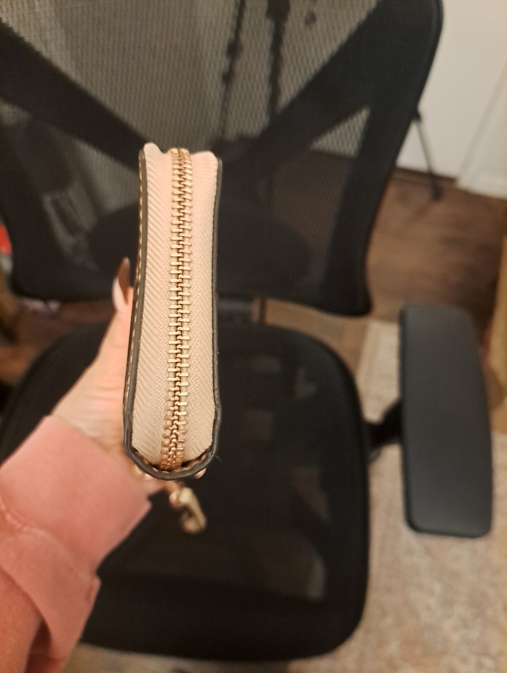 EUC Michael Kors Metallic Rose Gold Floral Zip Wallet - Picture 4 of 8